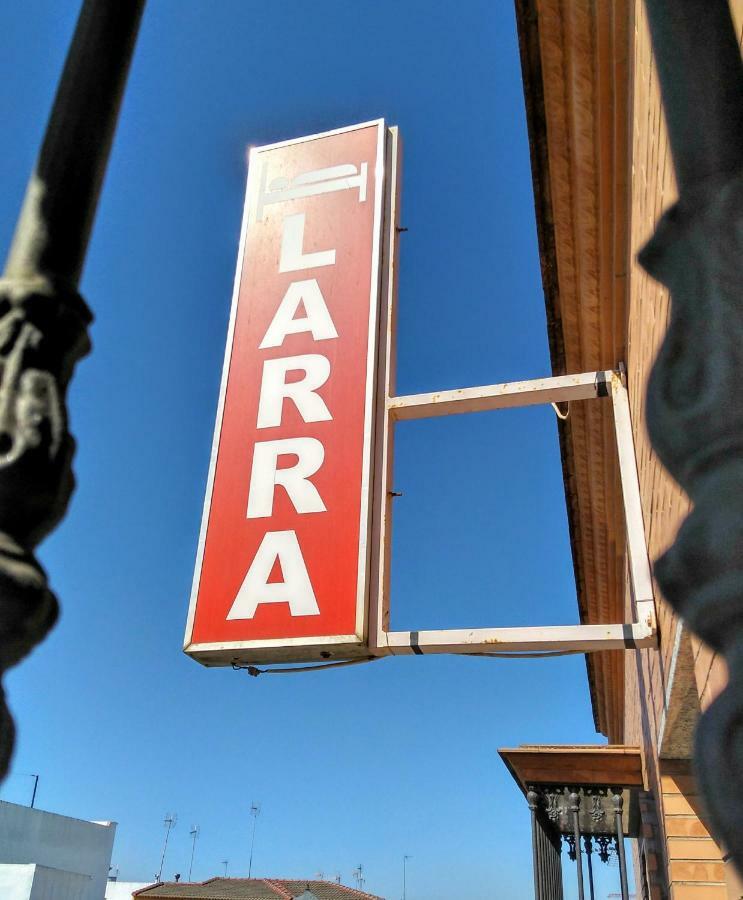 Pension Larra Mairena De Alcor Eksteriør billede